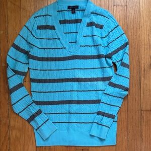 **b2g1**Tommy Hilfiger V-Neck Sweater in Blue and Gray